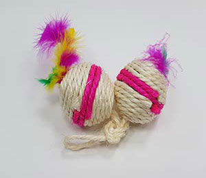 BOLA CUERDA CON PLUMAS 5*4 CM